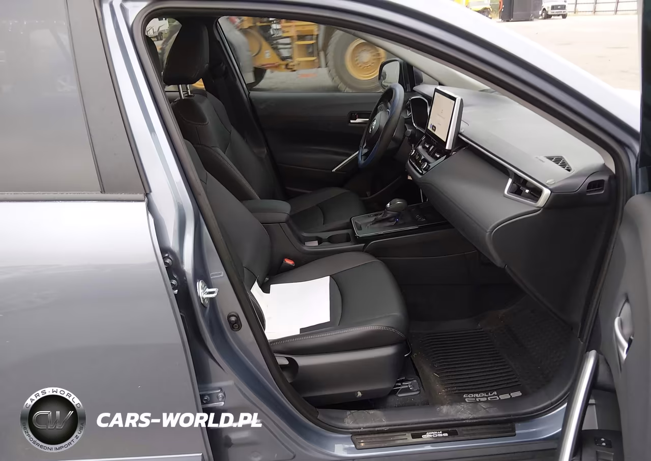 2026 Toyota Corolla Cross Xle VIN:7MUDAAAGXTV181034 - 5