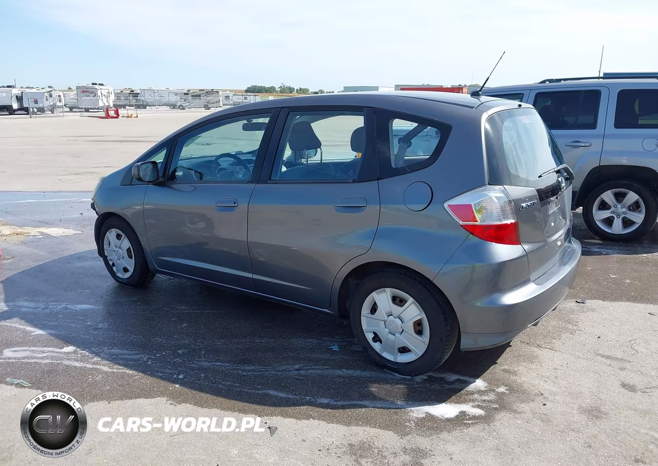 2013 Honda Fit VIN:JHMGE8H39DC036088 - 3