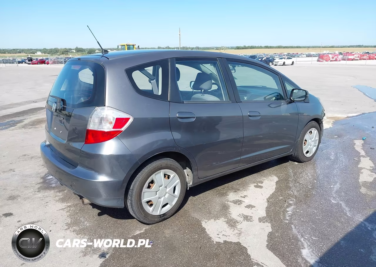 2013 Honda Fit VIN:JHMGE8H39DC036088 - 4