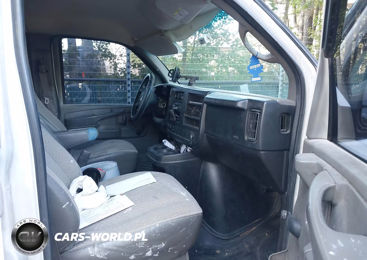 2011 Chevrolet Express 2500 Work Van VIN:1GCWGFCA3B1126203 - 5