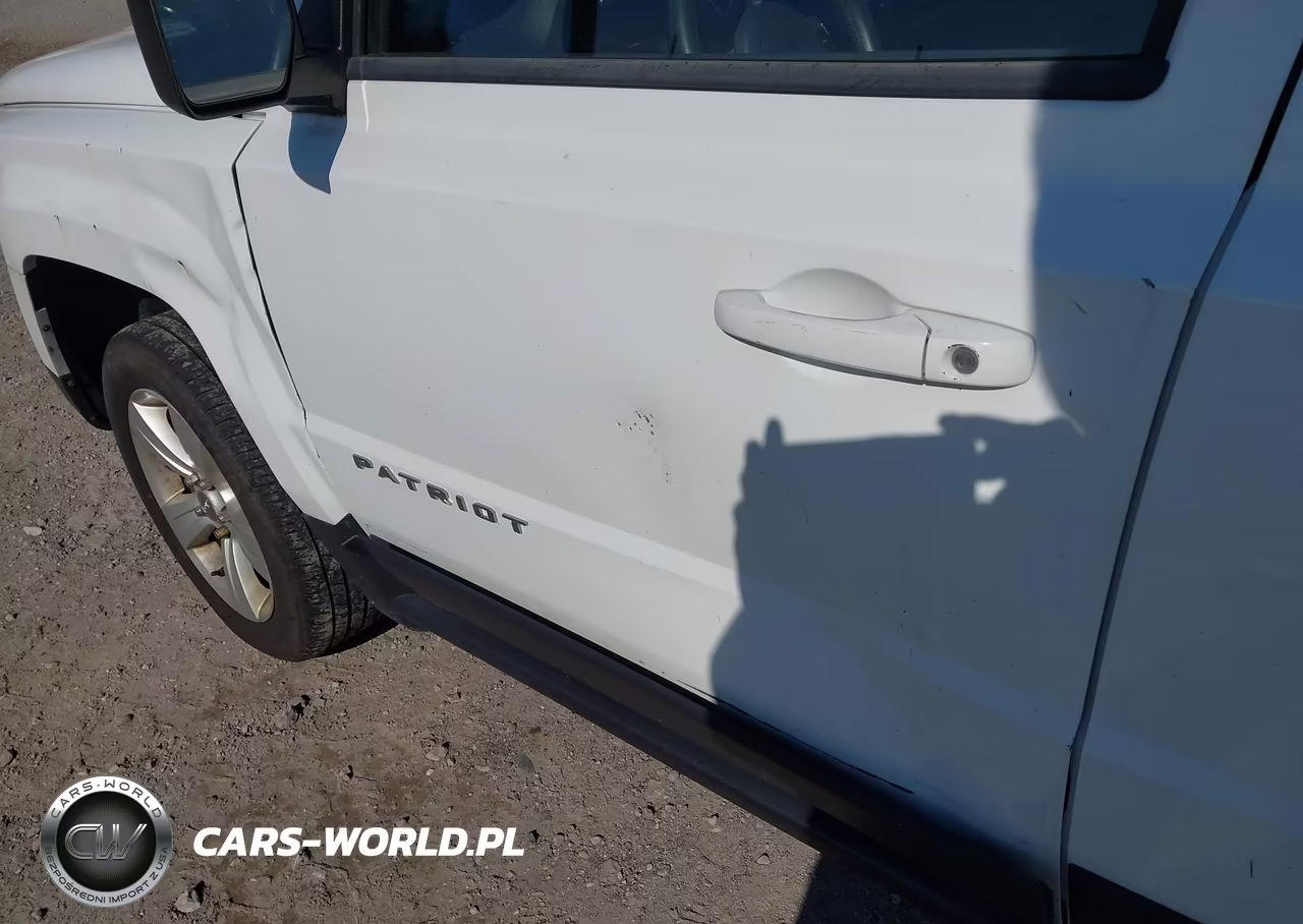 2012 Jeep Patriot Latitude VIN:1C4NJRFB0CD556239 - 12