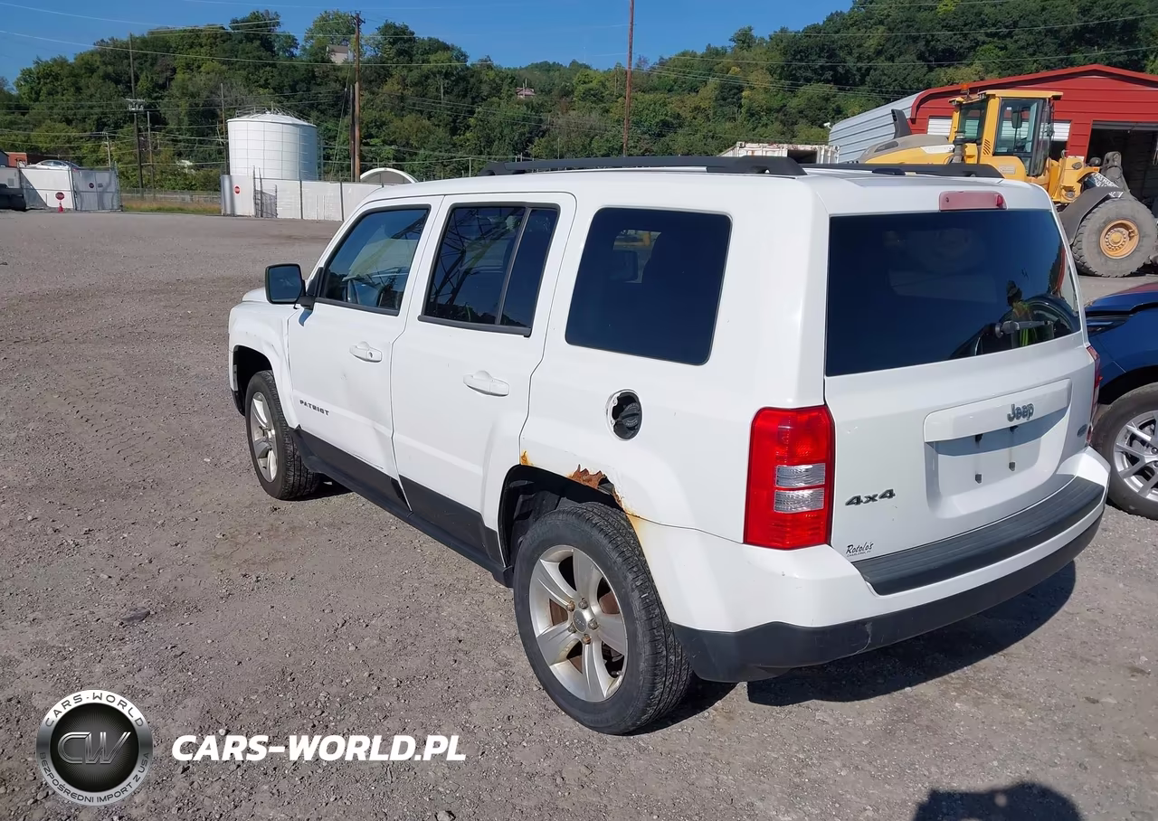 2012 Jeep Patriot Latitude VIN:1C4NJRFB0CD556239 - 3