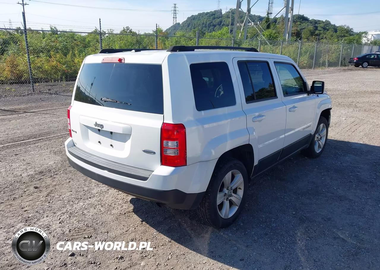 2012 Jeep Patriot Latitude VIN:1C4NJRFB0CD556239 - 4