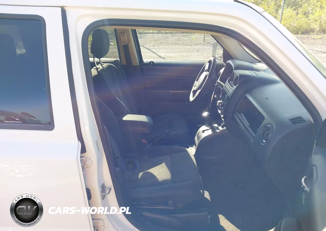 2012 Jeep Patriot Latitude VIN:1C4NJRFB0CD556239 - 5