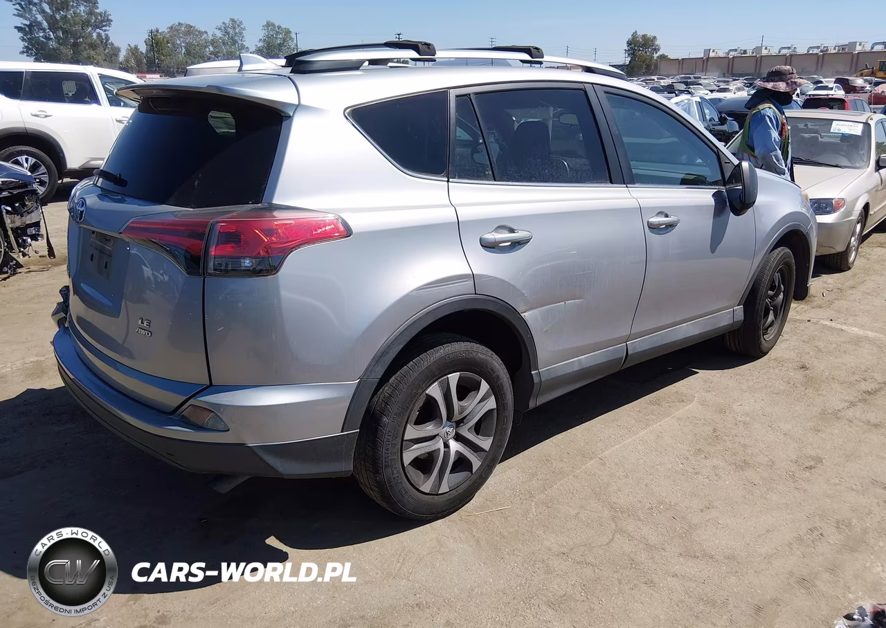 2018 Toyota Rav4 Le VIN:2T3BFREVXJW697481 - 4