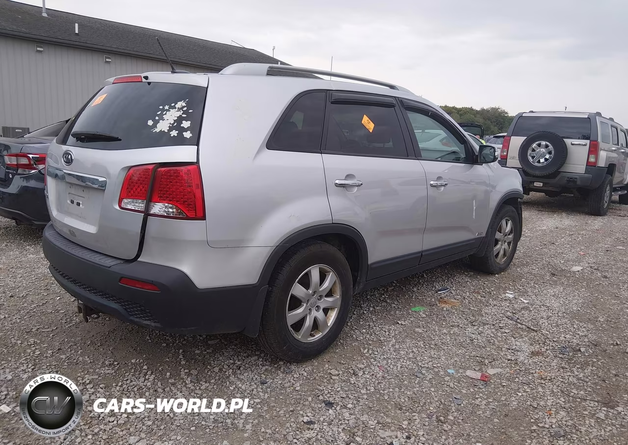 2012 Kia Sorento Lx V6 VIN:5XYKTDA29CG287943 - 4