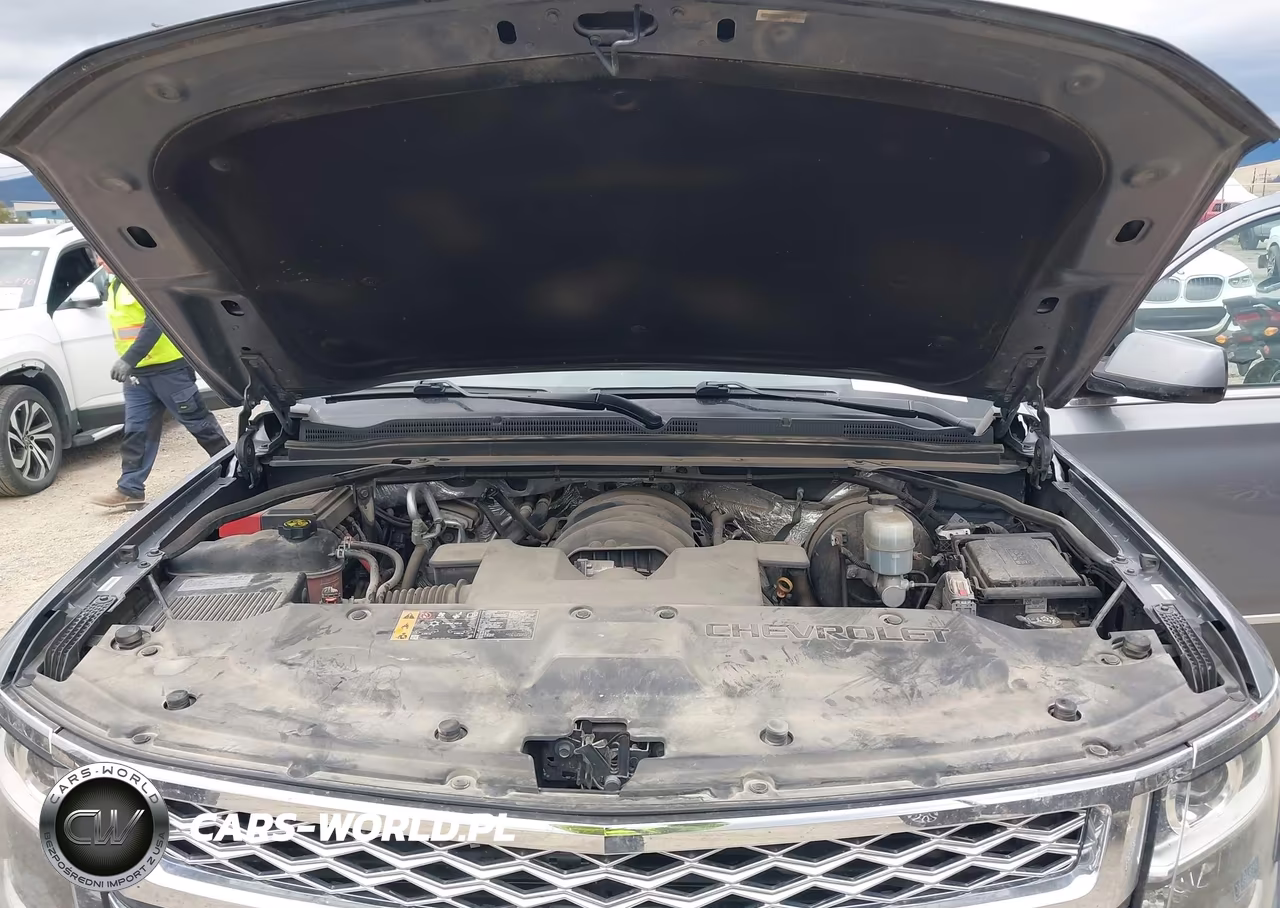 2018 Chevrolet Suburban Lt VIN:1GNSKHKC2JR213447 - 10