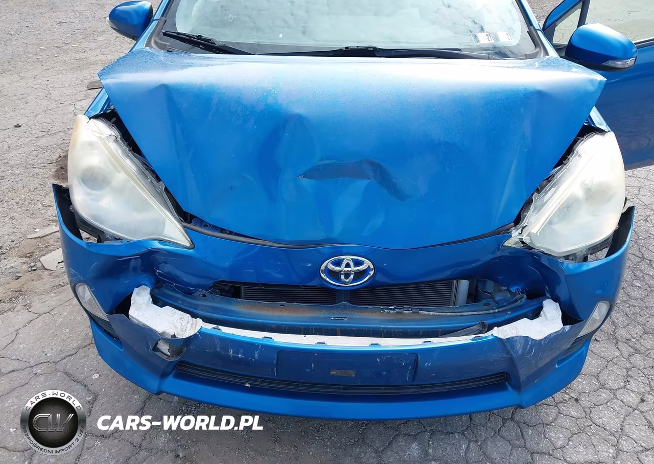 2013 Toyota Prius C Two VIN:JTDKDTB31D1557327 - 10