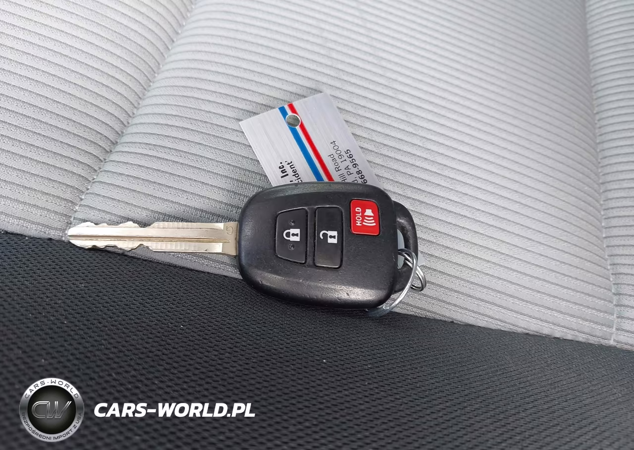 2013 Toyota Prius C Two VIN:JTDKDTB31D1557327 - 11