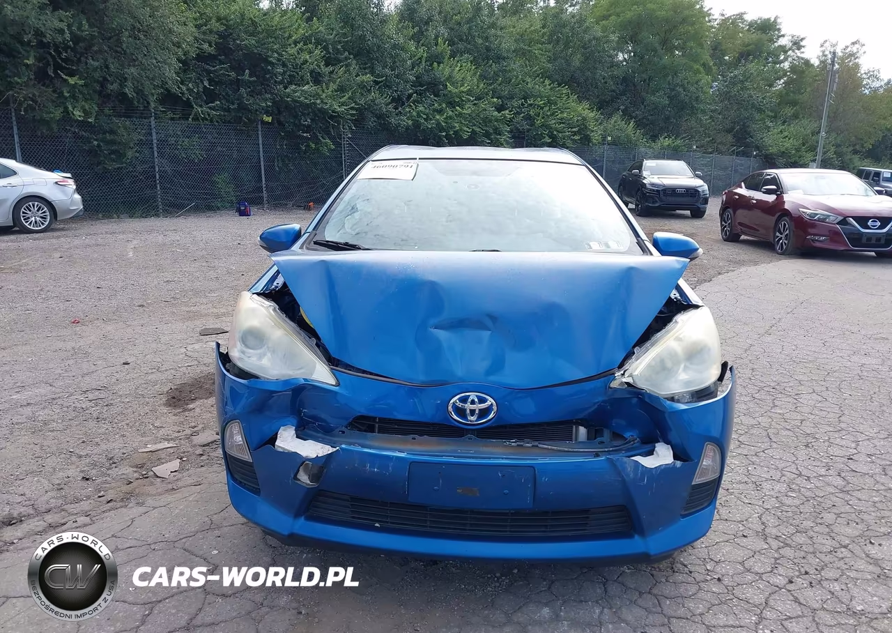 2013 Toyota Prius C Two VIN:JTDKDTB31D1557327 - 13