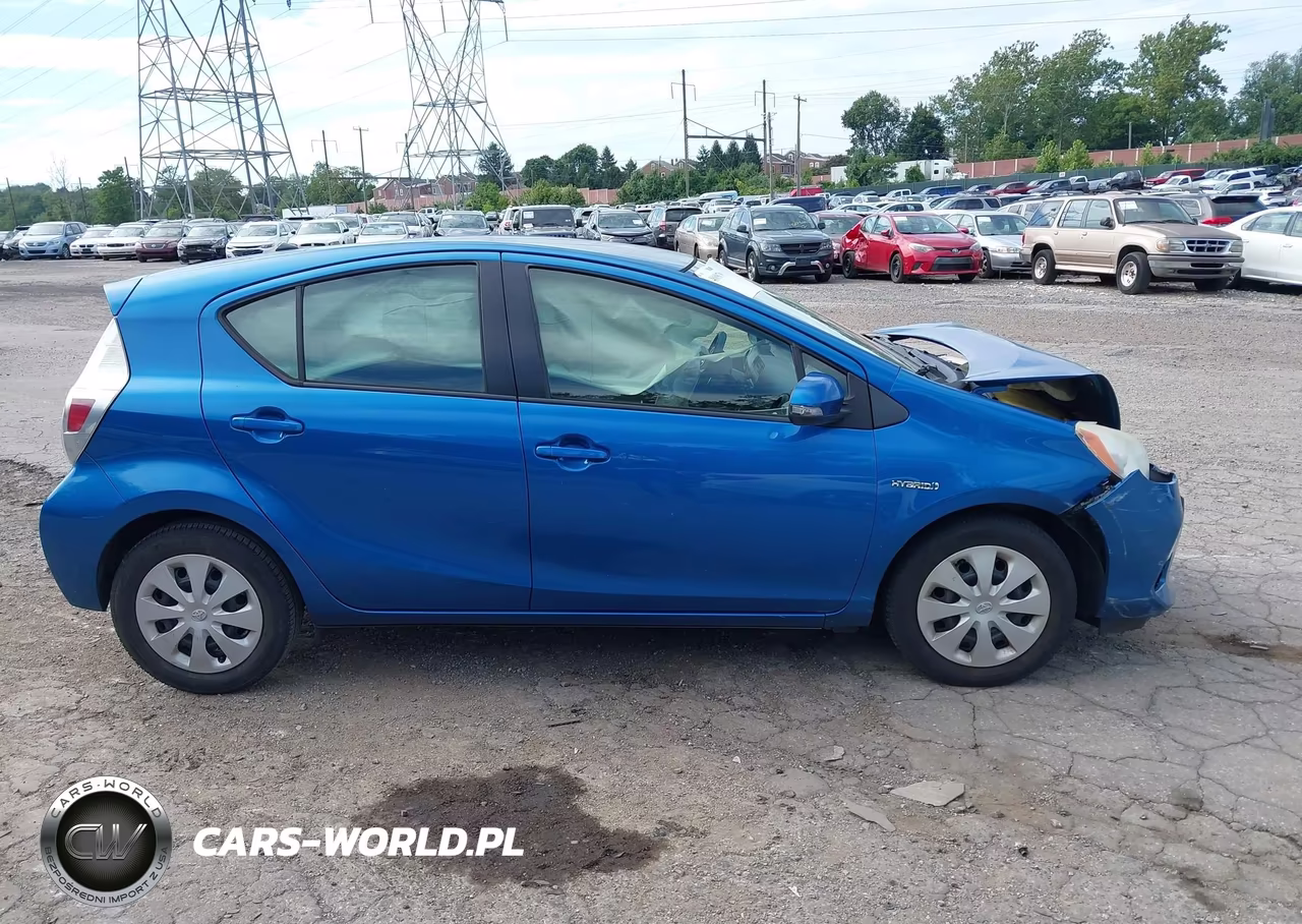 2013 Toyota Prius C Two VIN:JTDKDTB31D1557327 - 14