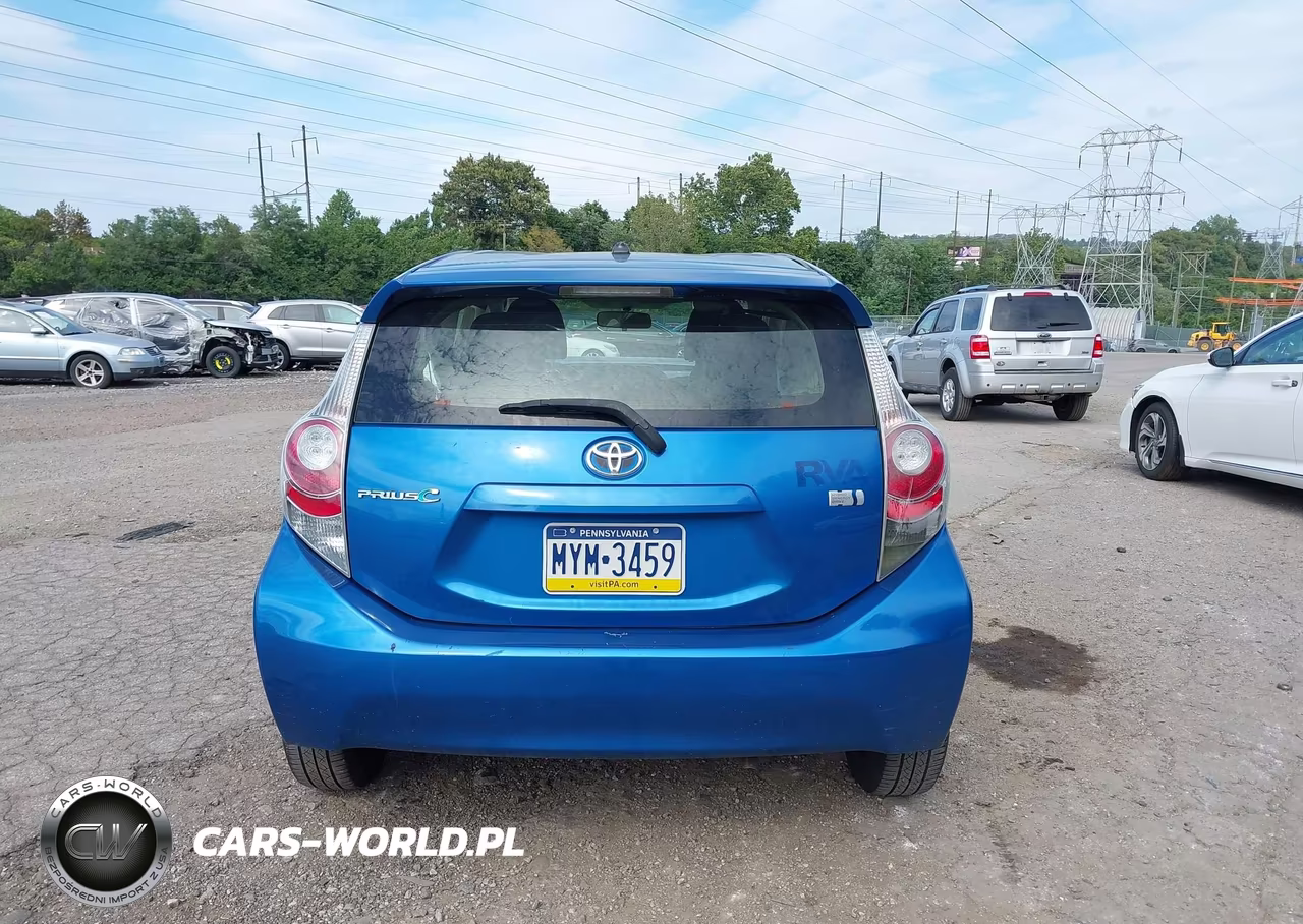 2013 Toyota Prius C Two VIN:JTDKDTB31D1557327 - 17