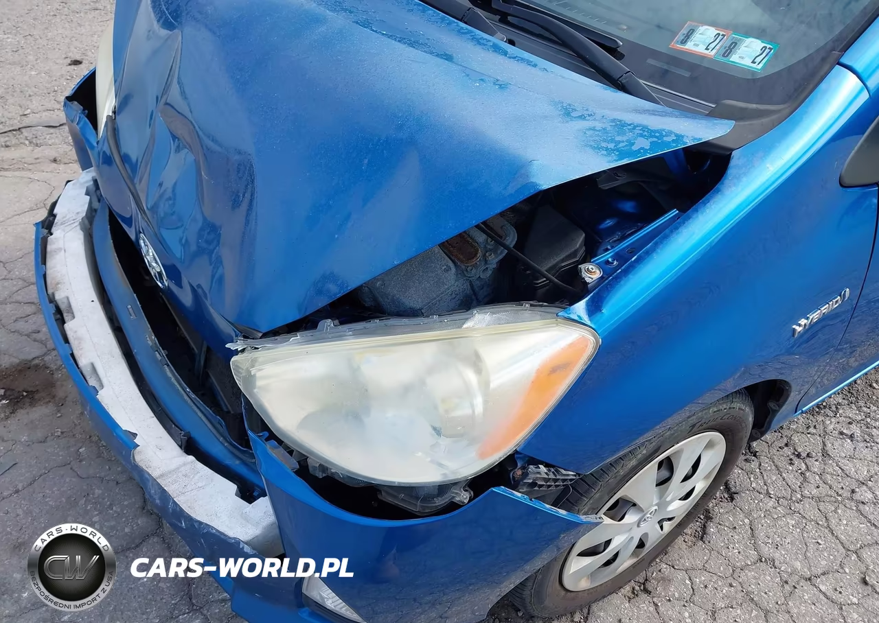 2013 Toyota Prius C Two VIN:JTDKDTB31D1557327 - 19