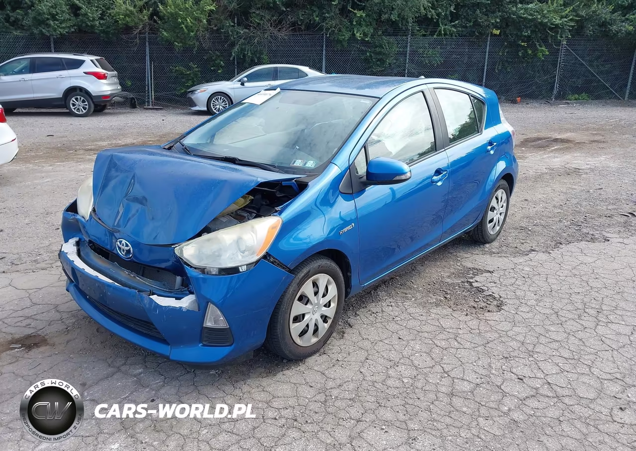 2013 Toyota Prius C Two VIN:JTDKDTB31D1557327 - 2