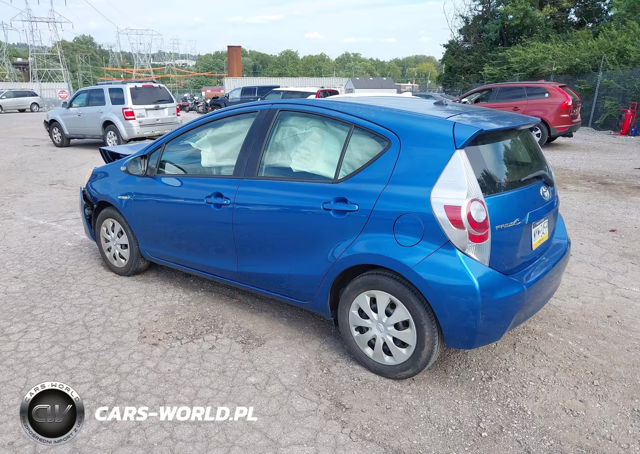 2013 Toyota Prius C Two VIN:JTDKDTB31D1557327 - 3