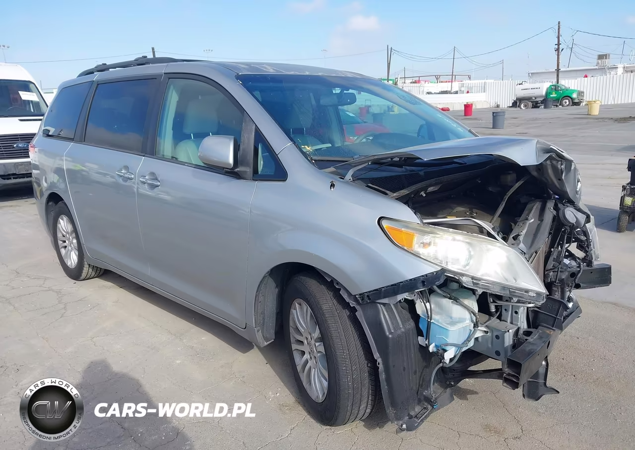 2013 Toyota Sienna Xle V6 8 Passenger