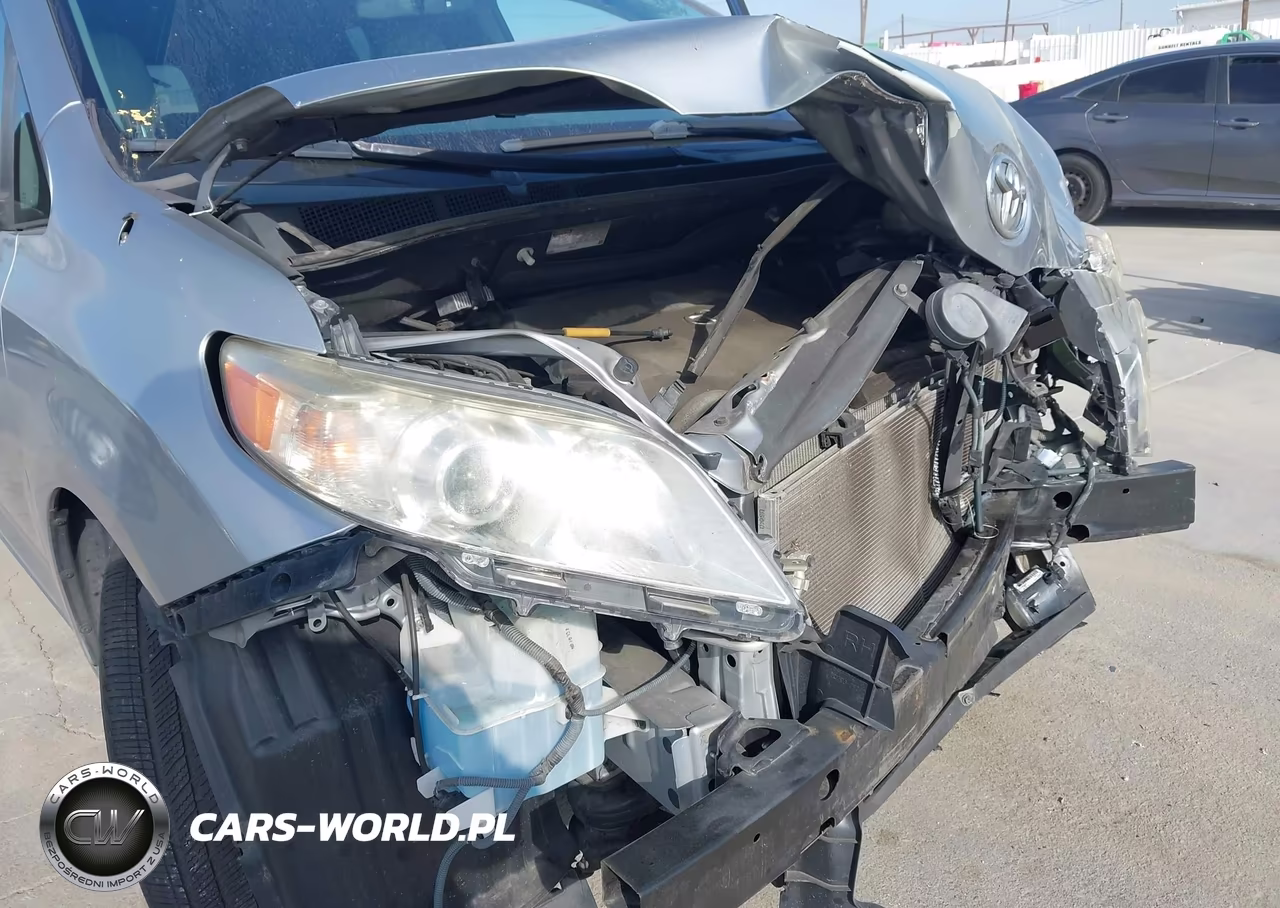 2013 Toyota Sienna Xle V6 8 Passenger VIN:5TDYK3DC7DS360856 - 14
