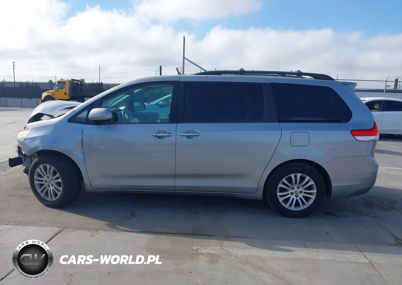 2013 Toyota Sienna Xle V6 8 Passenger VIN:5TDYK3DC7DS360856 - 17