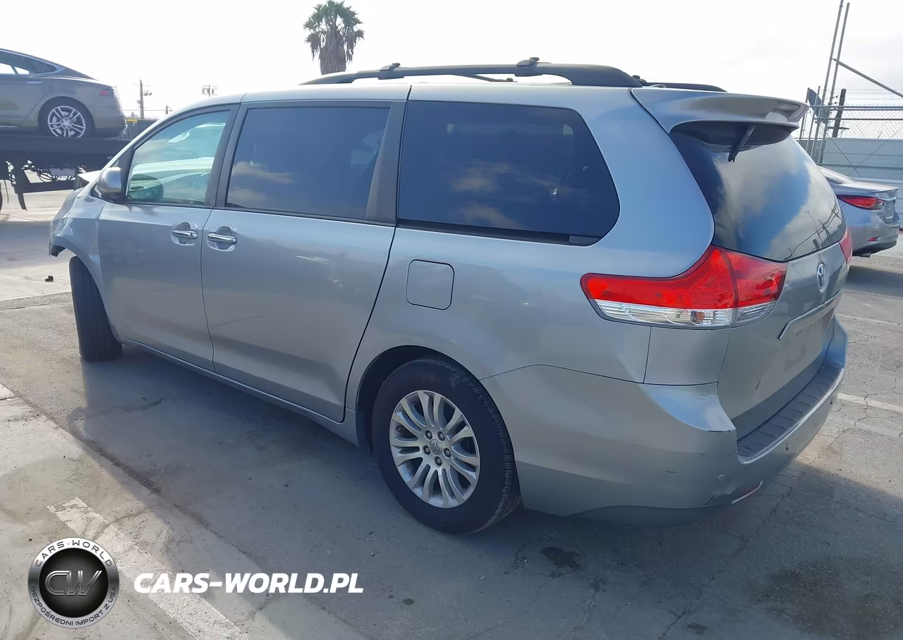 2013 Toyota Sienna Xle V6 8 Passenger VIN:5TDYK3DC7DS360856 - 3