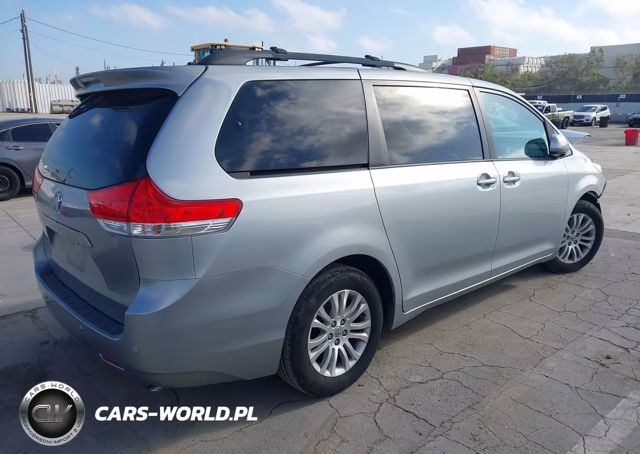 2013 Toyota Sienna Xle V6 8 Passenger VIN:5TDYK3DC7DS360856 - 4