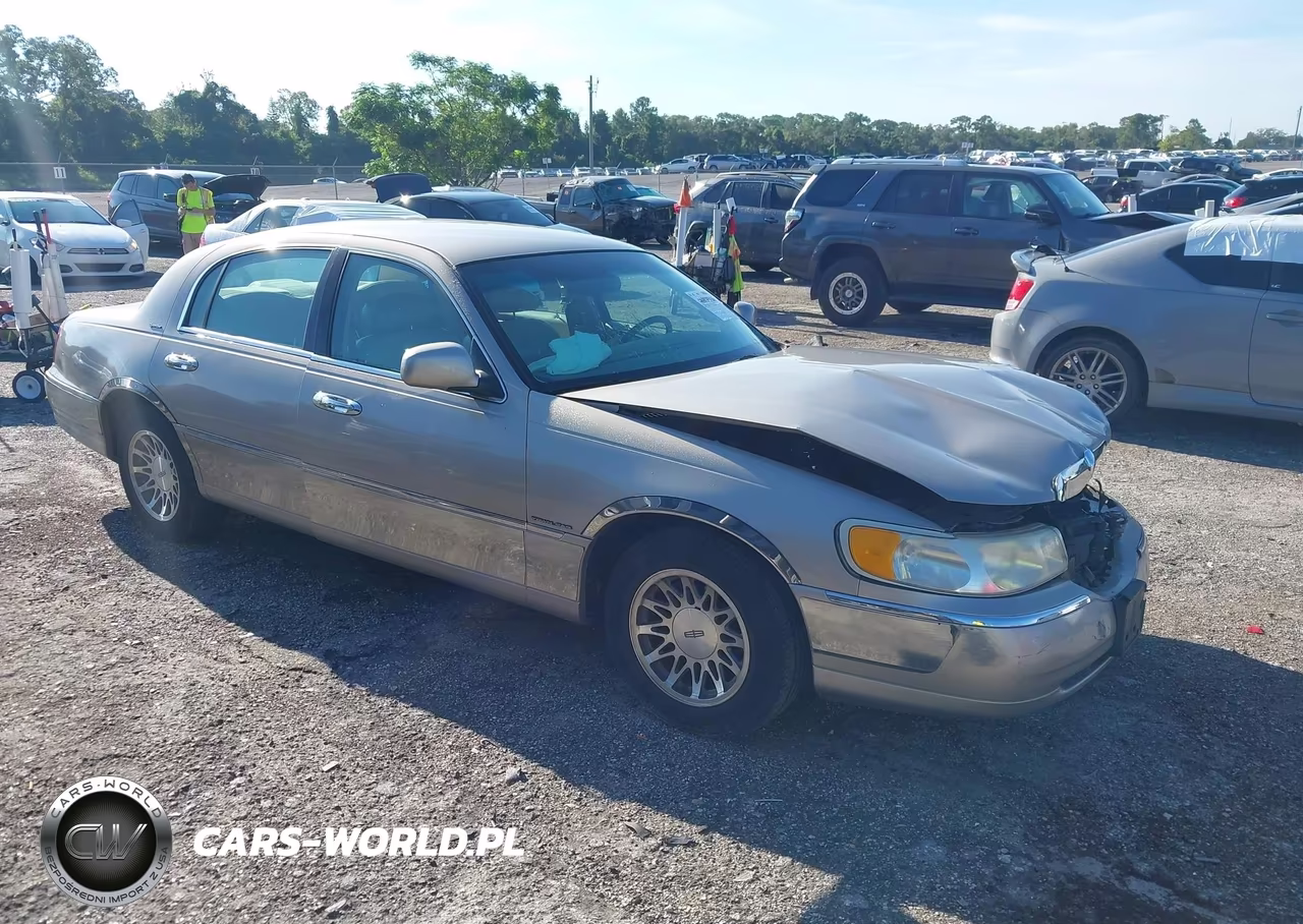 2000 Lincoln Town Car Signature