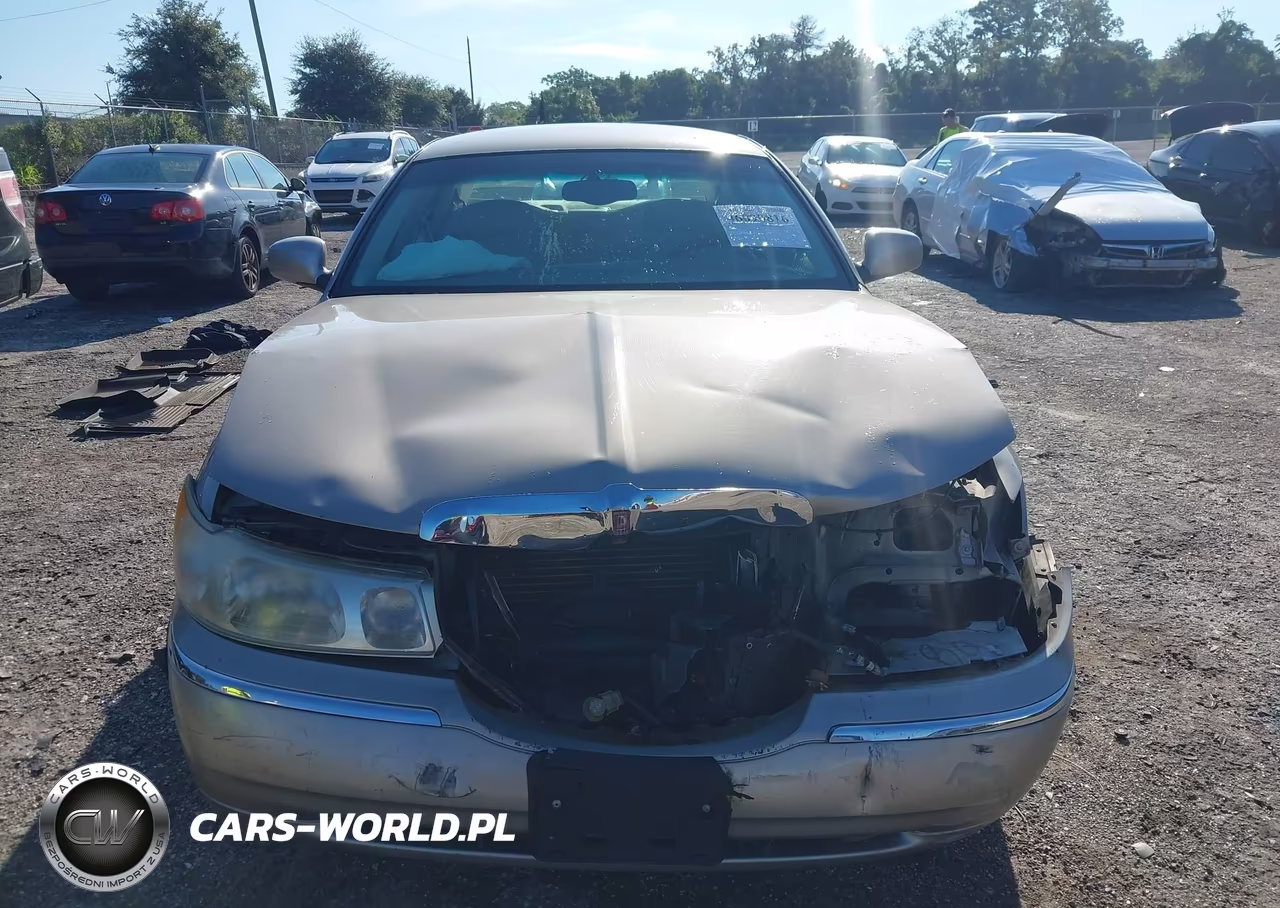 2000 Lincoln Town Car Signature VIN:1LNHM82W0YY790741 - 12