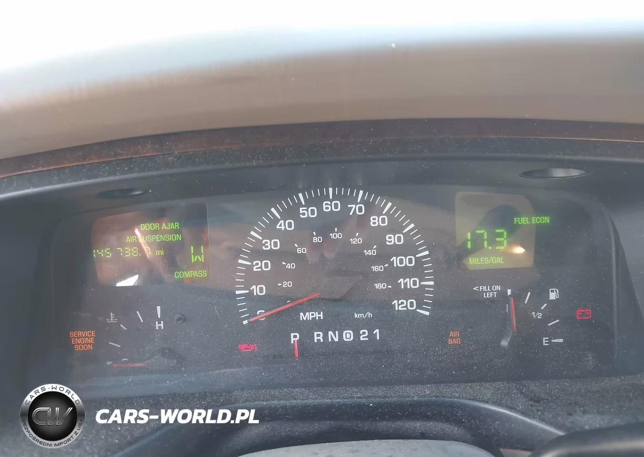 2000 Lincoln Town Car Signature VIN:1LNHM82W0YY790741 - 7