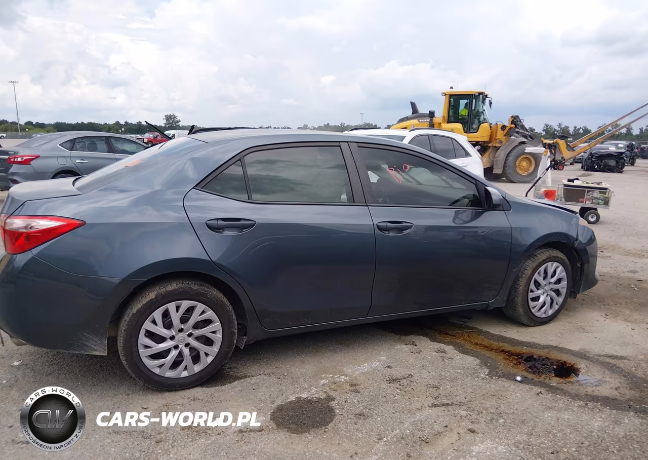 2017 Toyota Corolla Le VIN:5YFBURHE4HP597463 - 12