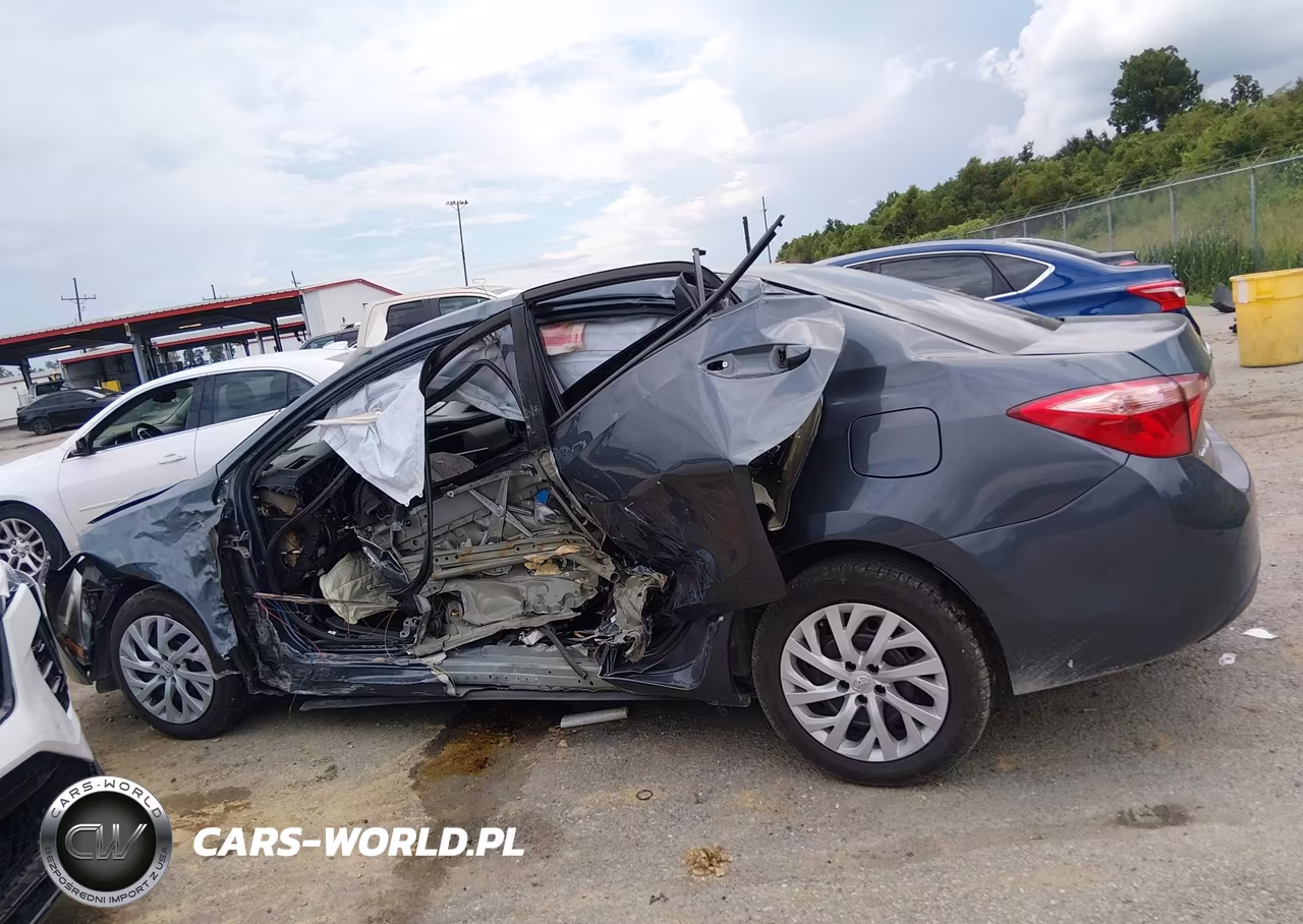 2017 Toyota Corolla Le VIN:5YFBURHE4HP597463 - 13