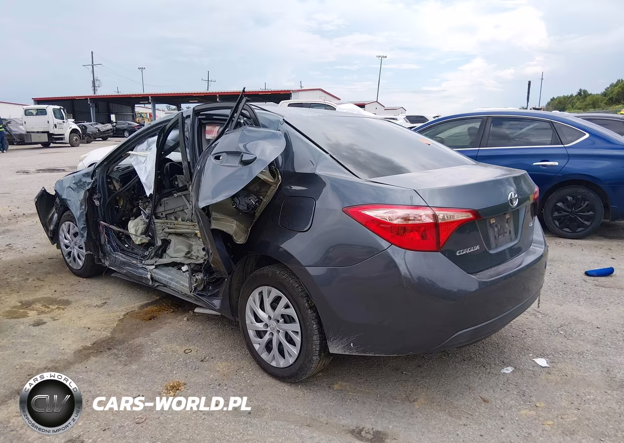 2017 Toyota Corolla Le VIN:5YFBURHE4HP597463 - 3