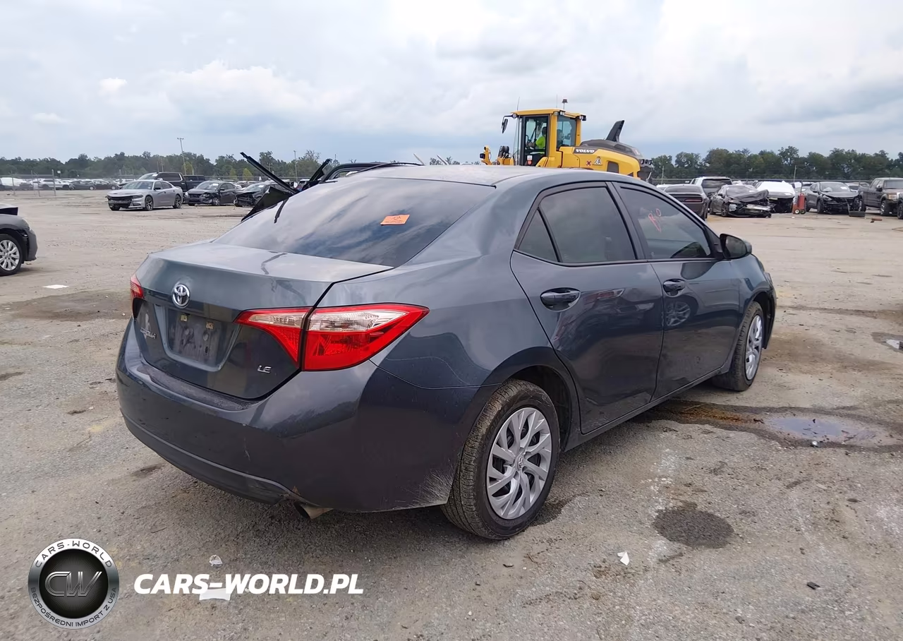 2017 Toyota Corolla Le VIN:5YFBURHE4HP597463 - 4