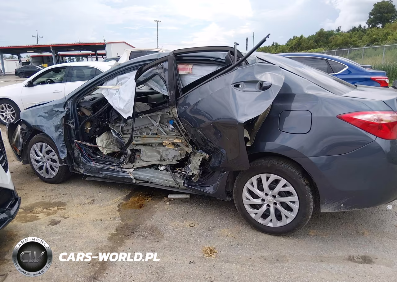 2017 Toyota Corolla Le VIN:5YFBURHE4HP597463 - 6
