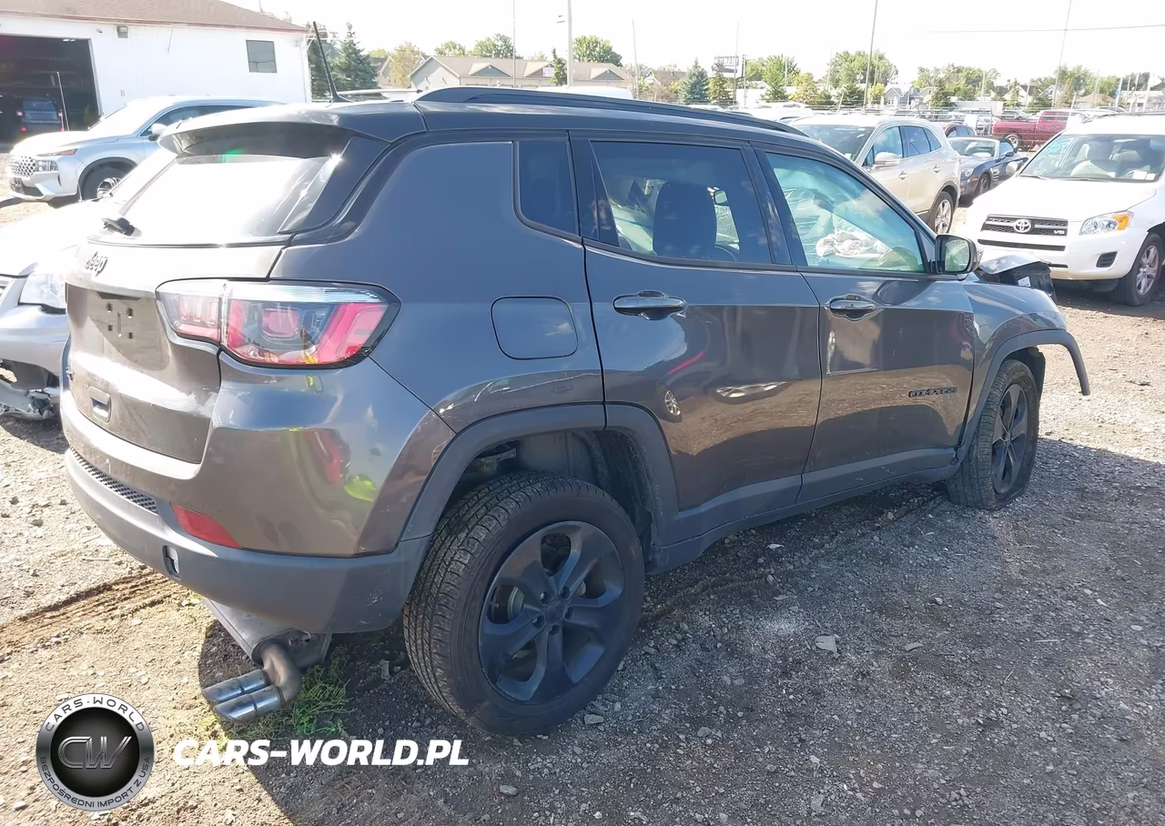 2018 Jeep Compass Altitude 4X4 VIN:3C4NJDBB9JT394790 - 4