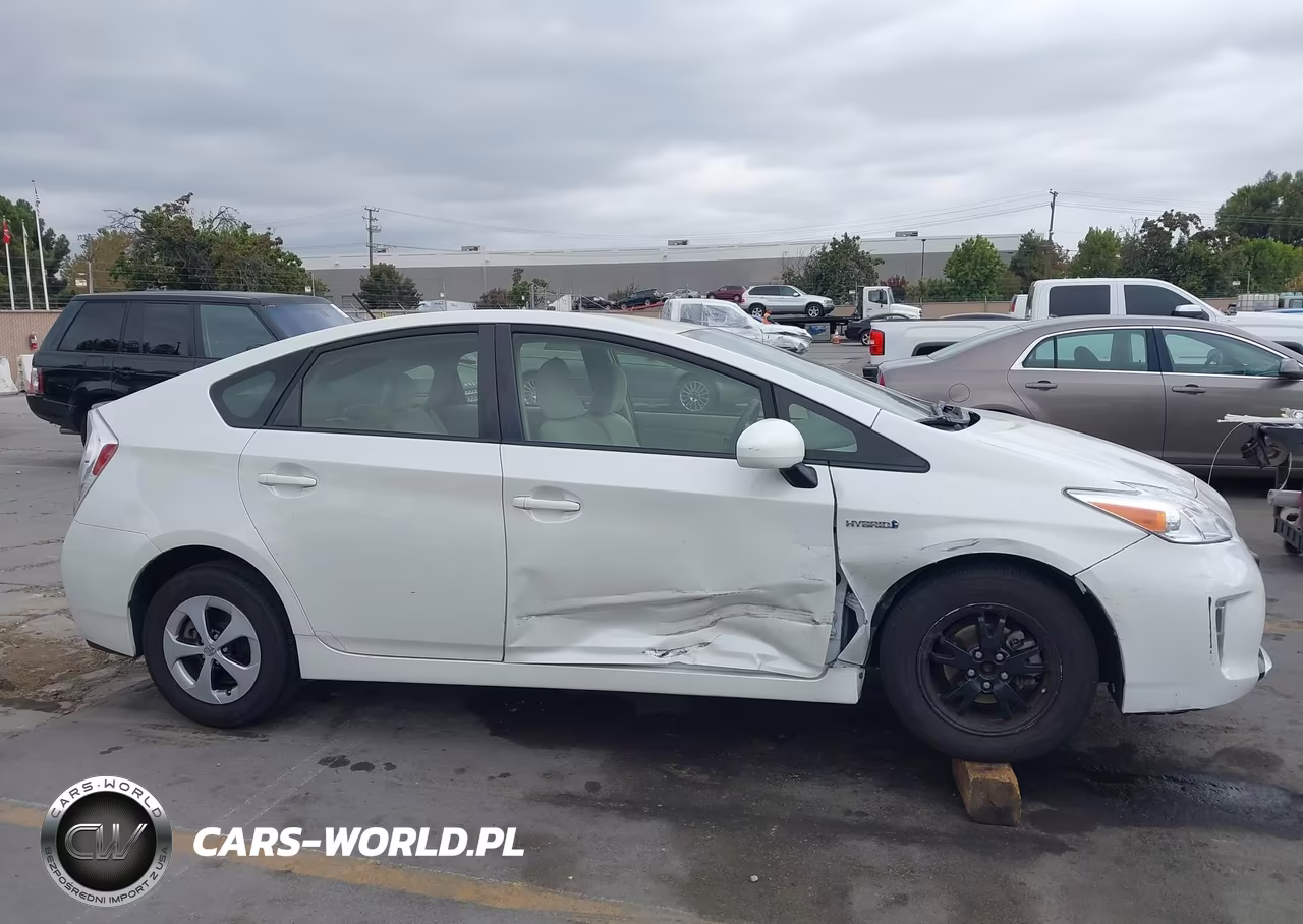 2015 Toyota Prius Two VIN:JTDKN3DU6F0399949 - 13