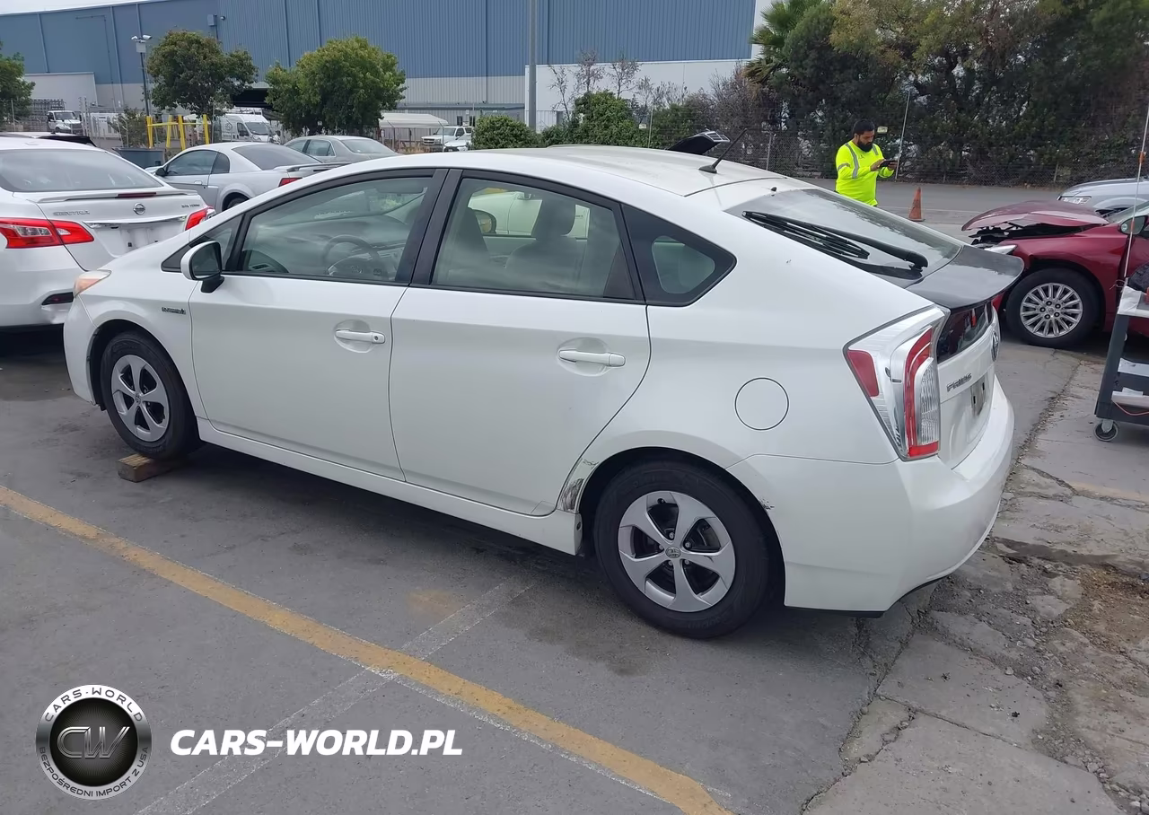 2015 Toyota Prius Two VIN:JTDKN3DU6F0399949 - 3