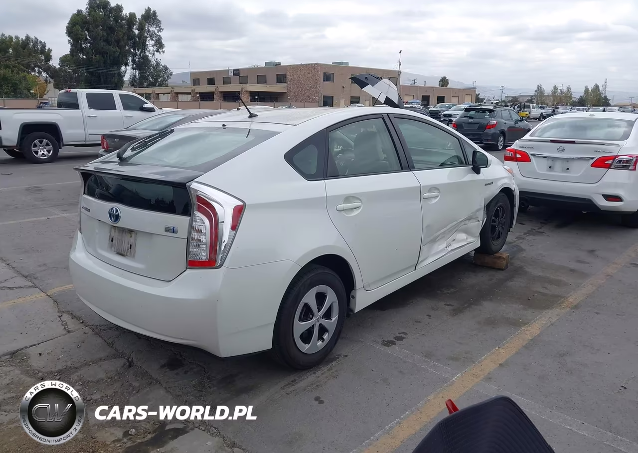 2015 Toyota Prius Two VIN:JTDKN3DU6F0399949 - 4