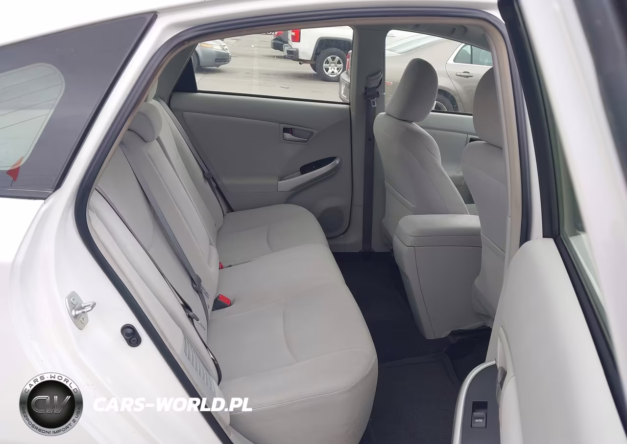 2015 Toyota Prius Two VIN:JTDKN3DU6F0399949 - 8