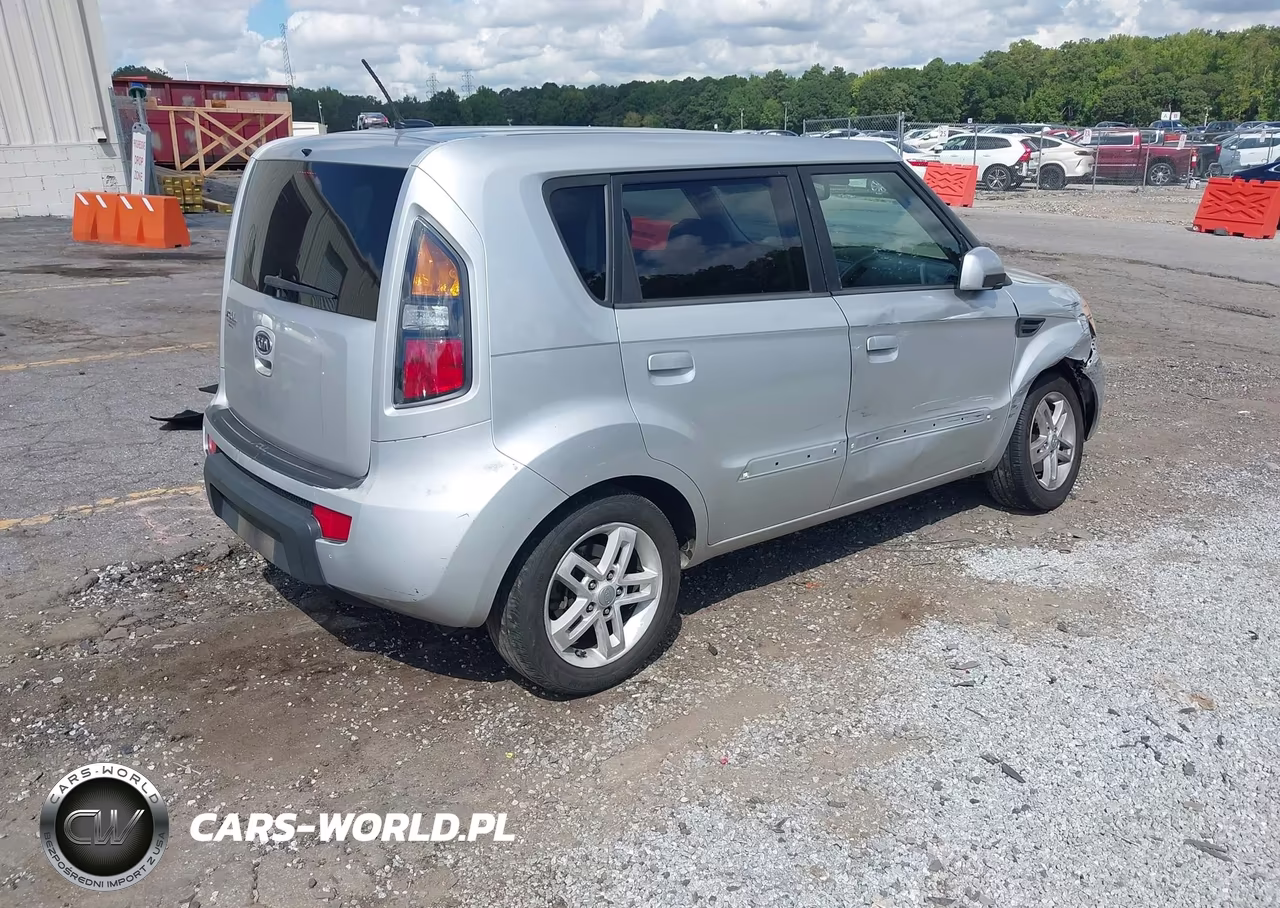 2010 Kia Soul + VIN:KNDJT2A22A7703972 - 4