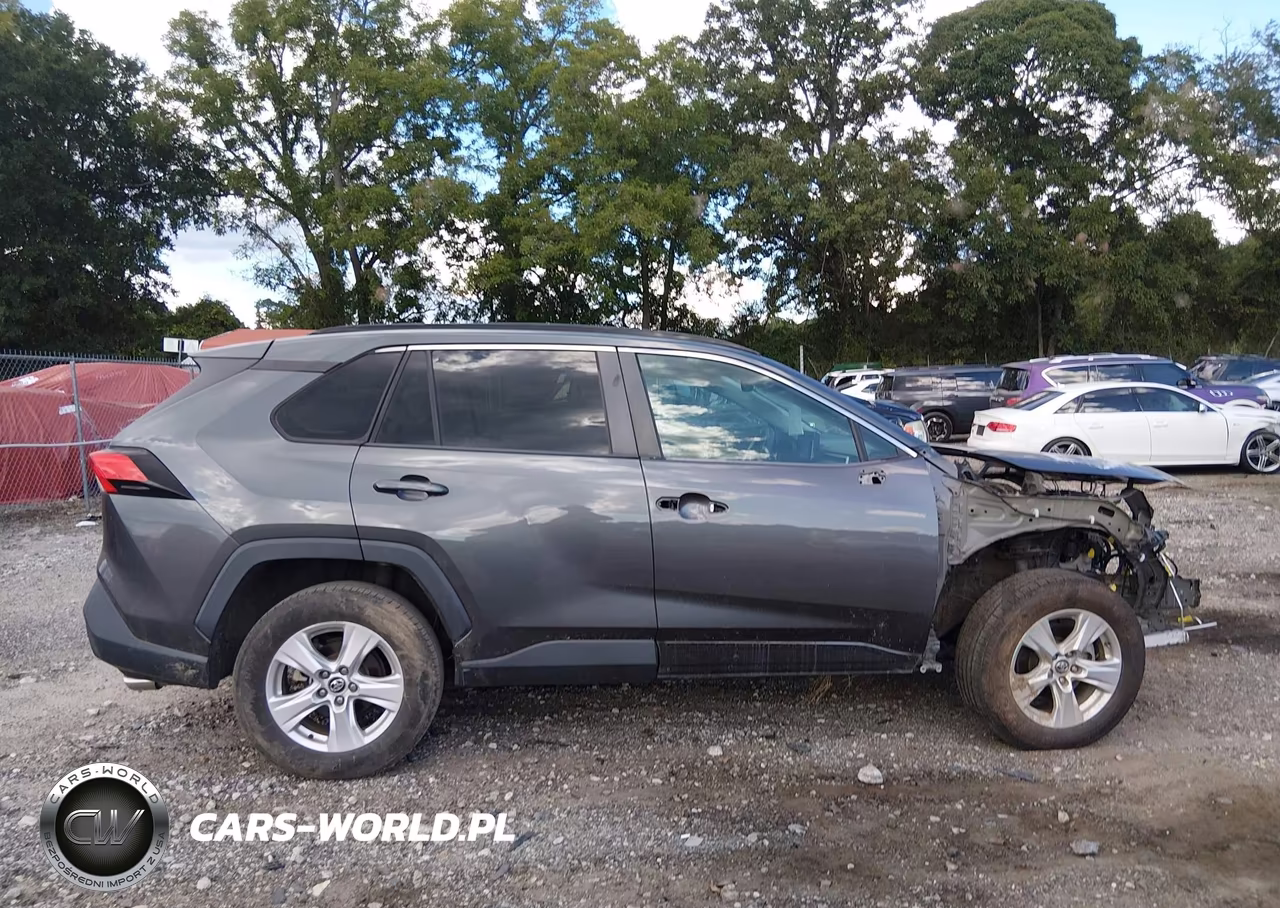 2021 Toyota Rav4 Xle VIN:2T3W1RFV2MC102210 - 13