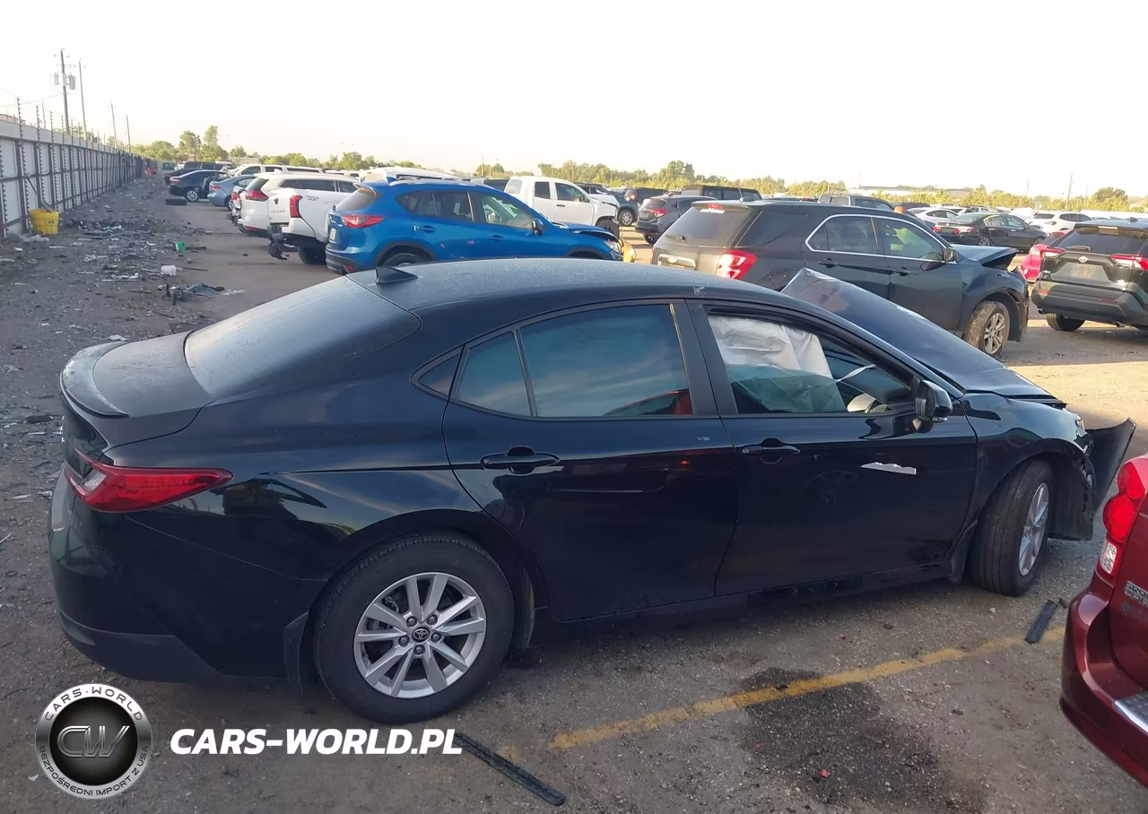 2025 Toyota Camry Le VIN:4T1DAACKXSU125340 - 13
