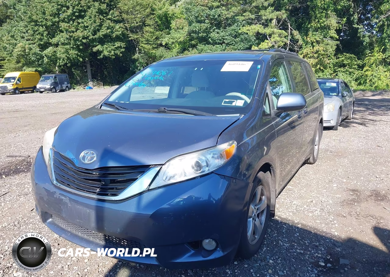 2013 Toyota Sienna Le V6 8 Passenger VIN:5TDKK3DC9DS365062 - 2
