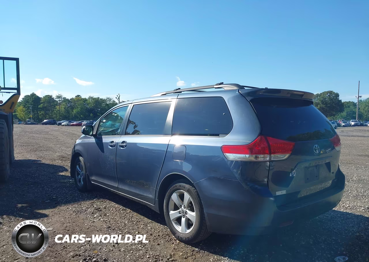 2013 Toyota Sienna Le V6 8 Passenger VIN:5TDKK3DC9DS365062 - 3