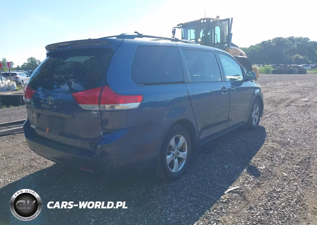 2013 Toyota Sienna Le V6 8 Passenger VIN:5TDKK3DC9DS365062 - 4