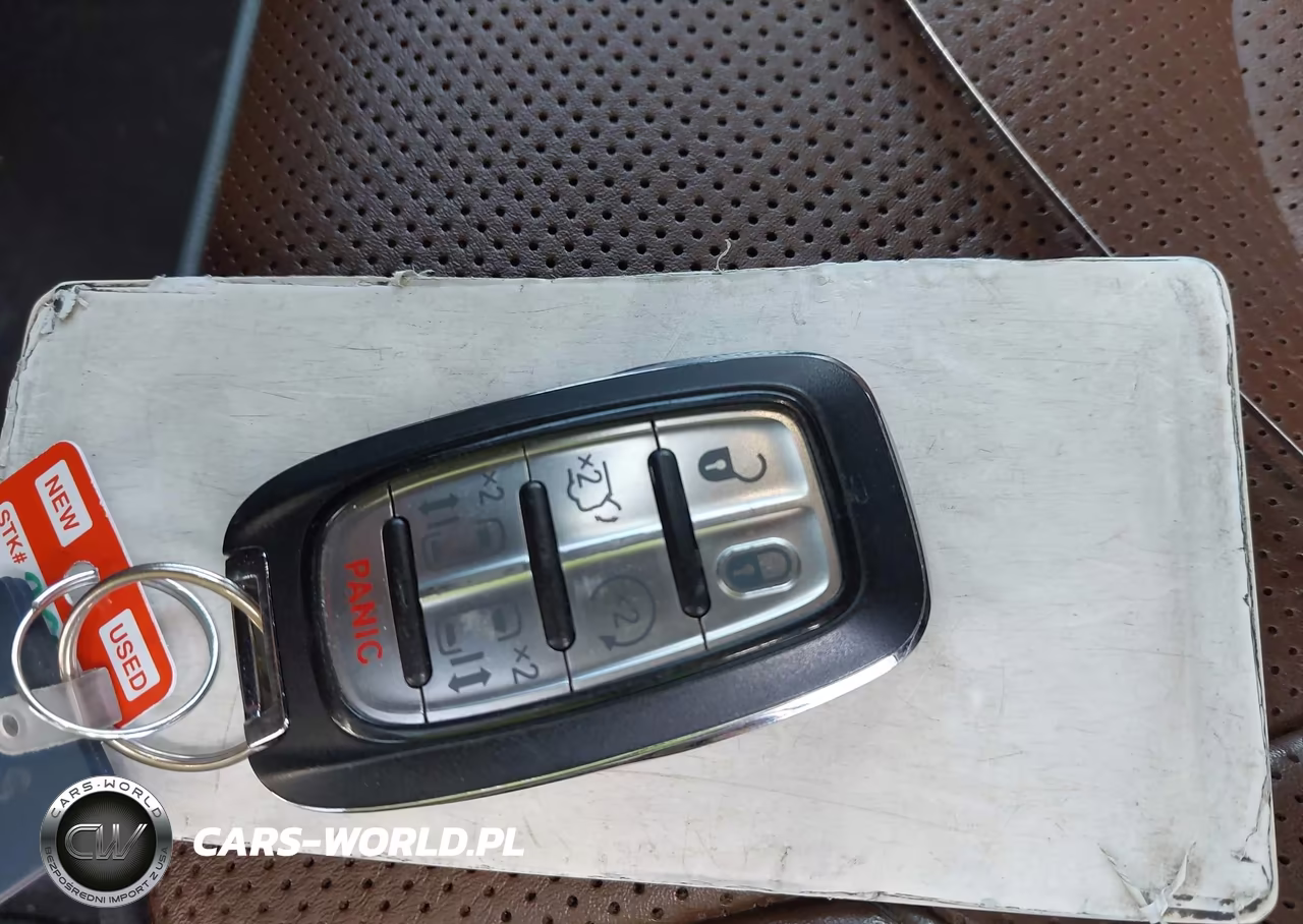 2020 Chrysler Pacifica Hybrid Limited VIN:2C4RC1N7XLR287819 - 11