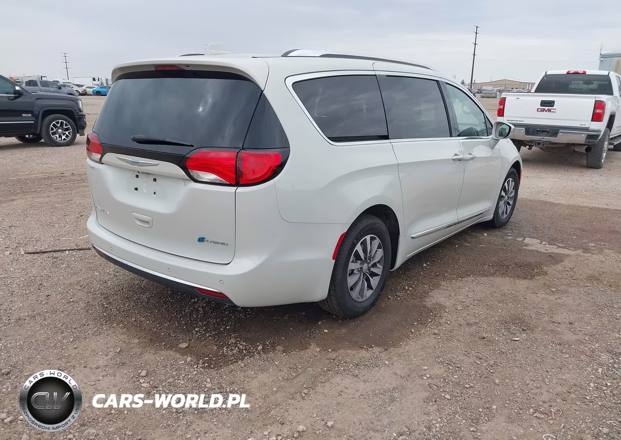 2020 Chrysler Pacifica Hybrid Limited VIN:2C4RC1N7XLR287819 - 4
