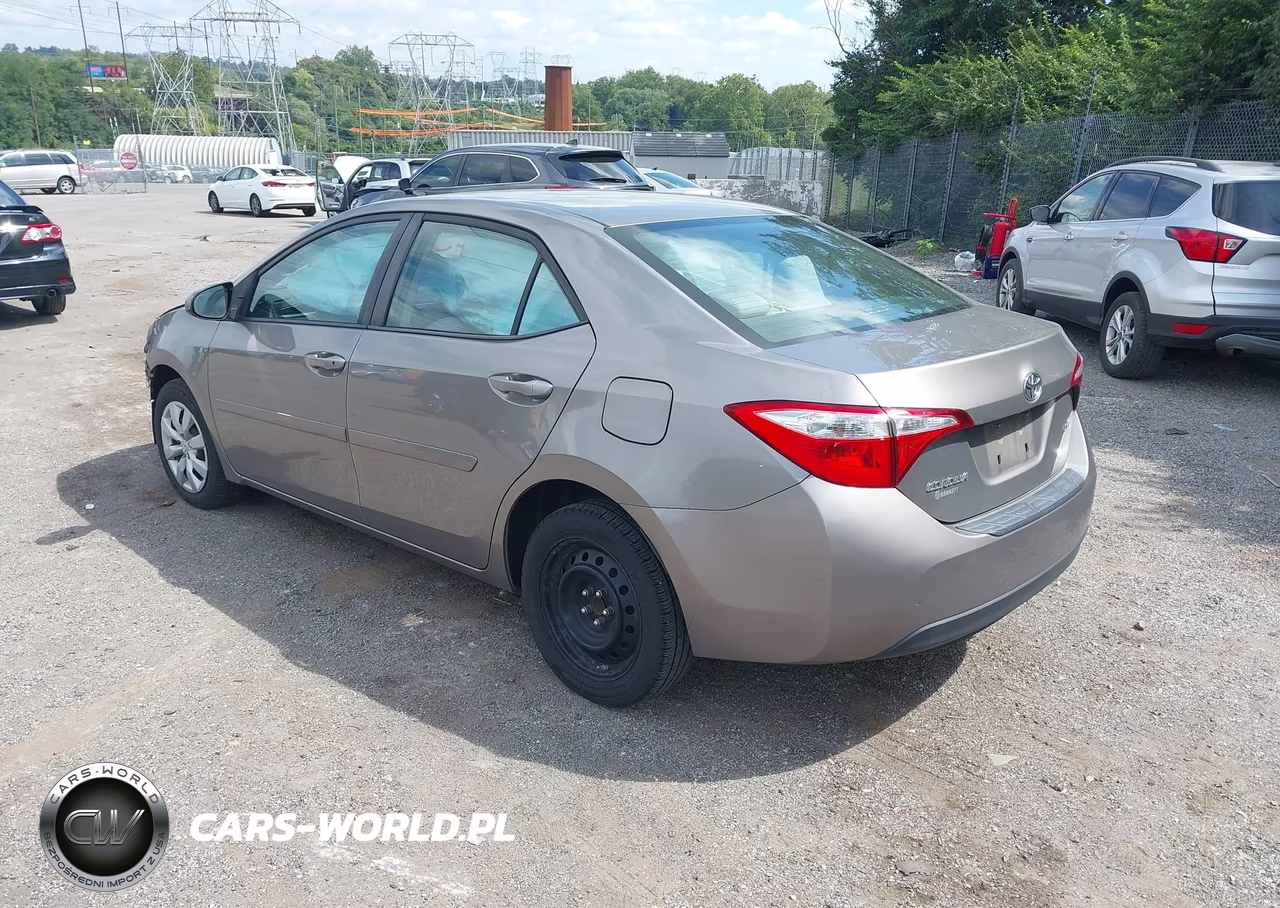 2015 Toyota Corolla Le VIN:2T1BURHE4FC296981 - 3