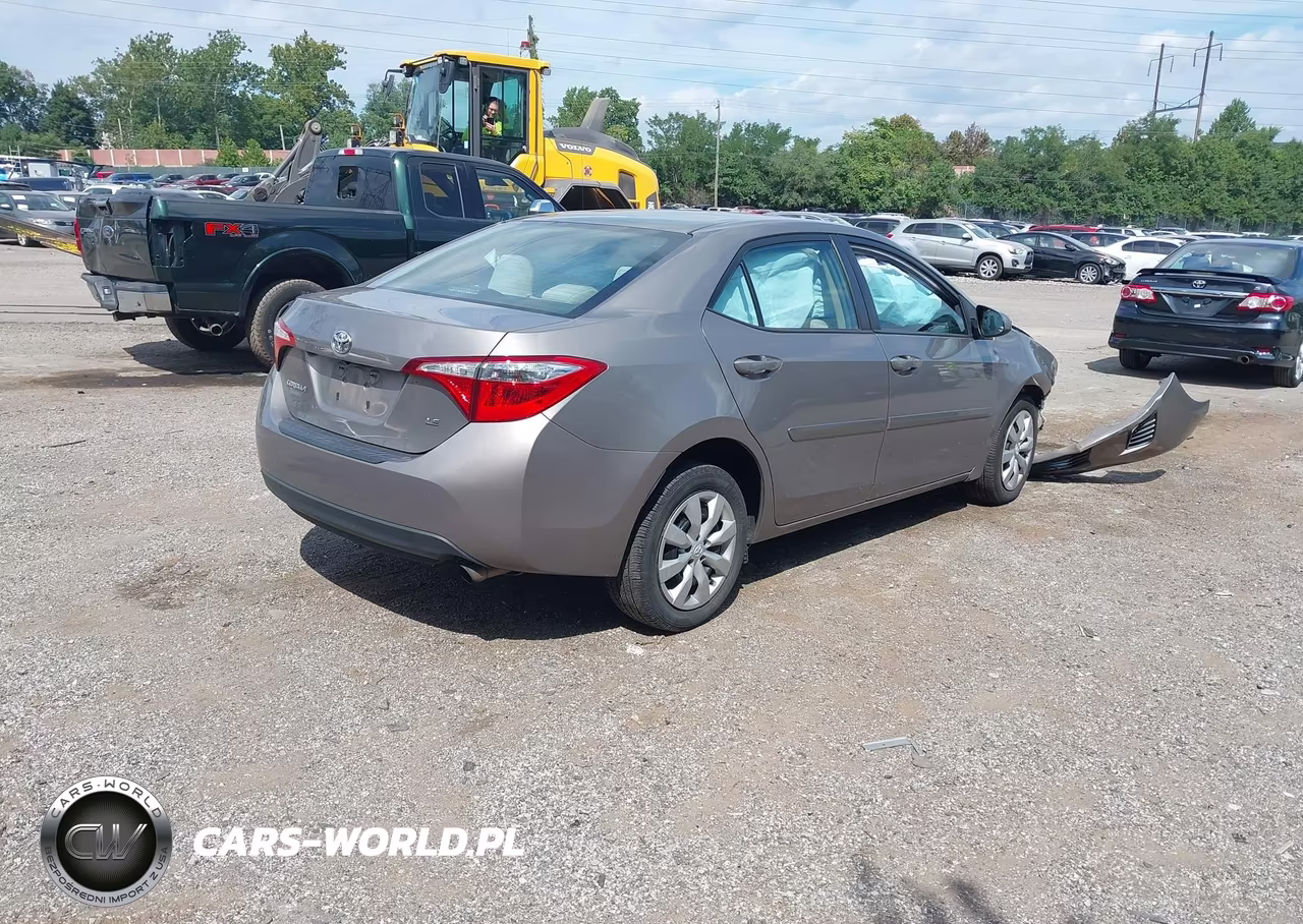 2015 Toyota Corolla Le VIN:2T1BURHE4FC296981 - 4