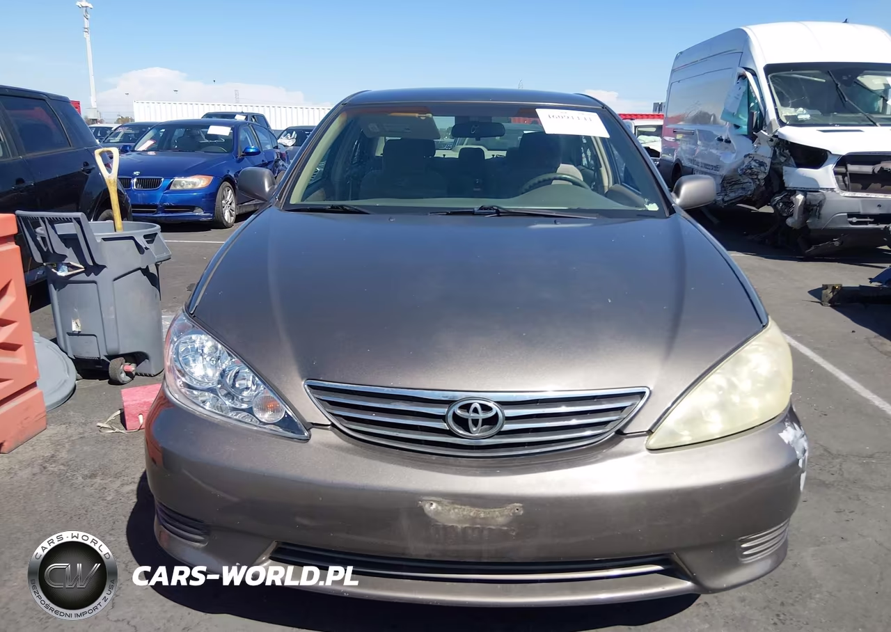 2005 Toyota Camry Le VIN:4T1BE32K75U525403 - 12