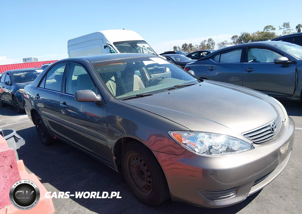 2005 Toyota Camry Le VIN:4T1BE32K75U525403 - 13