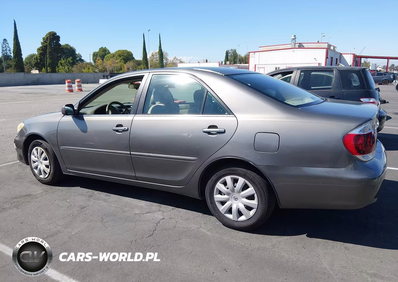 2005 Toyota Camry Le VIN:4T1BE32K75U525403 - 14